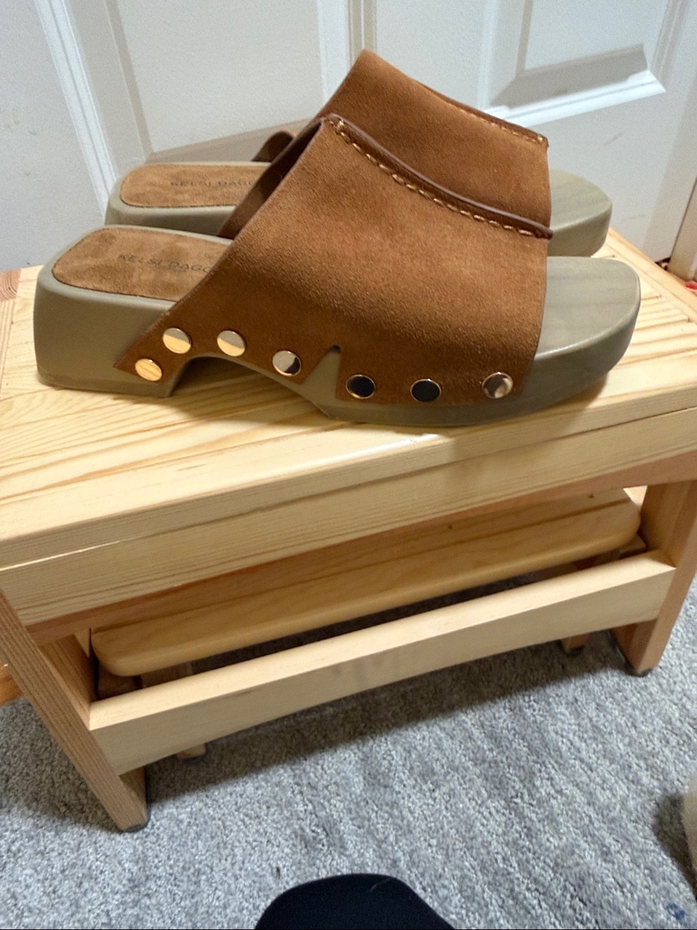 NWOT SOREL Roam'n Slide "Iced Tea" Suede Rivet Sandal